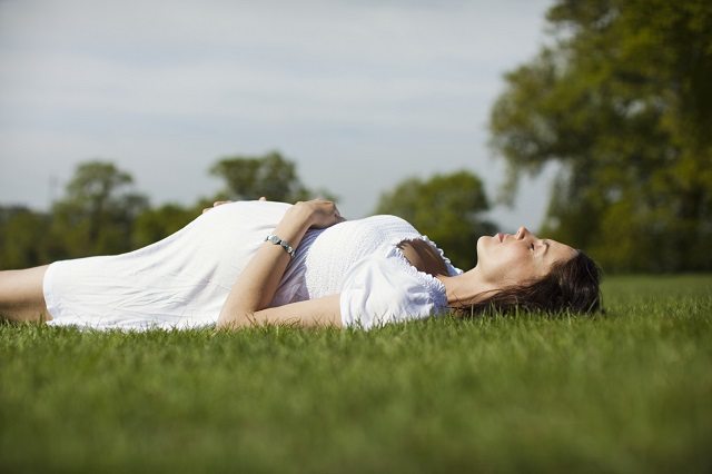 keeping cool when pregnant, tips for keeping cool during warm weather pregnant, keeping cool pregnancy, pregnancy stress/maternityandinfant